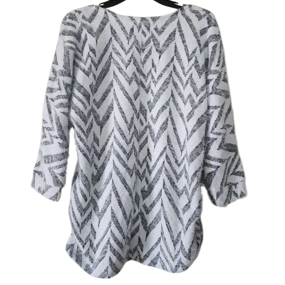 CHANCHES R Women's 3/4 Sleeve, Boat Neck, Black White Geometric Top Size L NWT - Picture 2 of 4